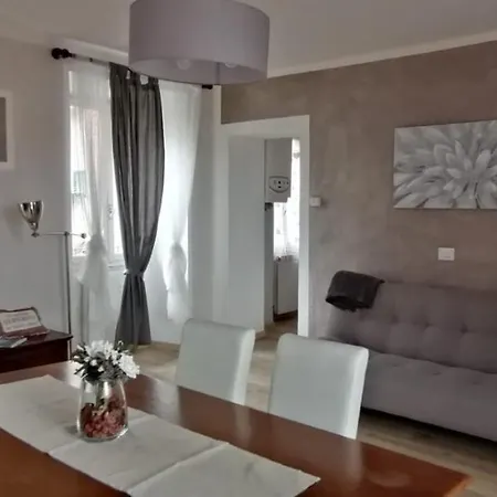 Monna Lisa Apartment